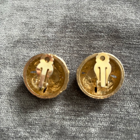 Colored stone clip on earrings - Picture 3 of 4